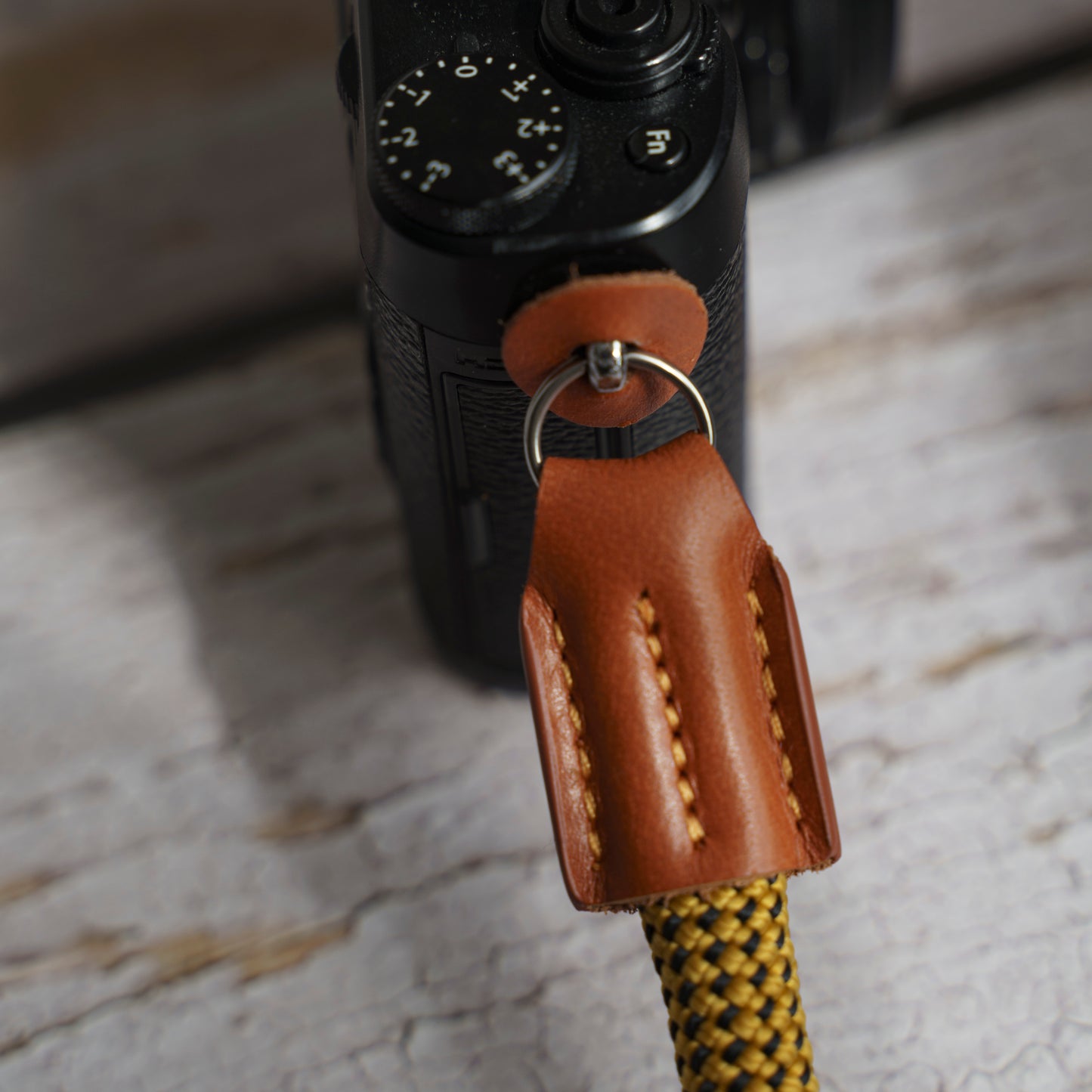レザーロープカメラリストストラップ ハンドメイド 9mm ロープカメラストラップ CWS